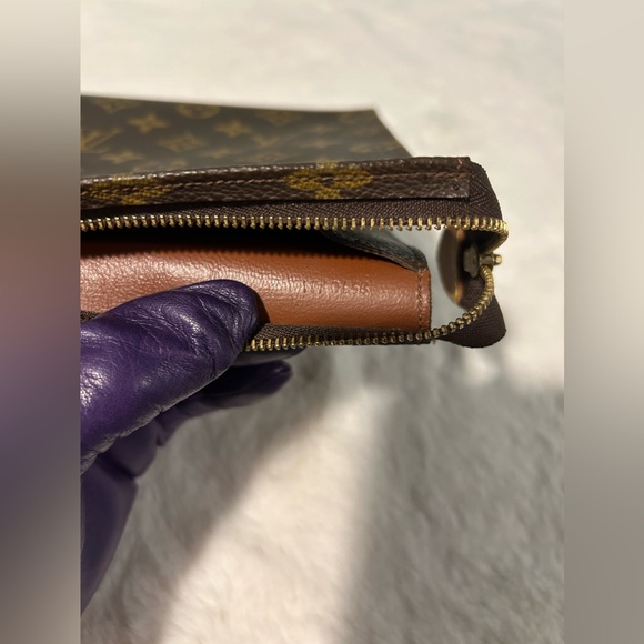 LOUIS VUITTON Cosmetic Pouch Large. Authentic pre-owned and great condition. - Picture 6 of 7